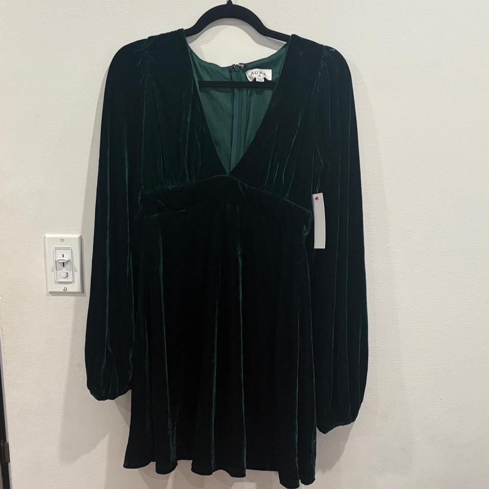 Aura Emerald Velvet Gown